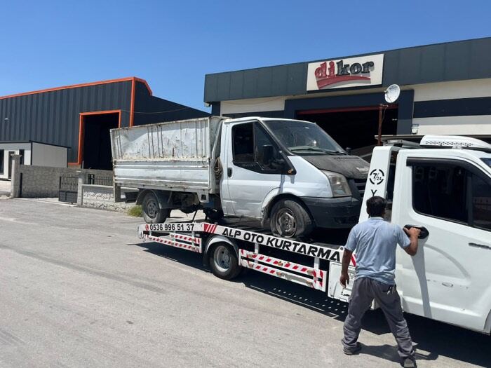 Alp Oto Kurtarma araç taşırken