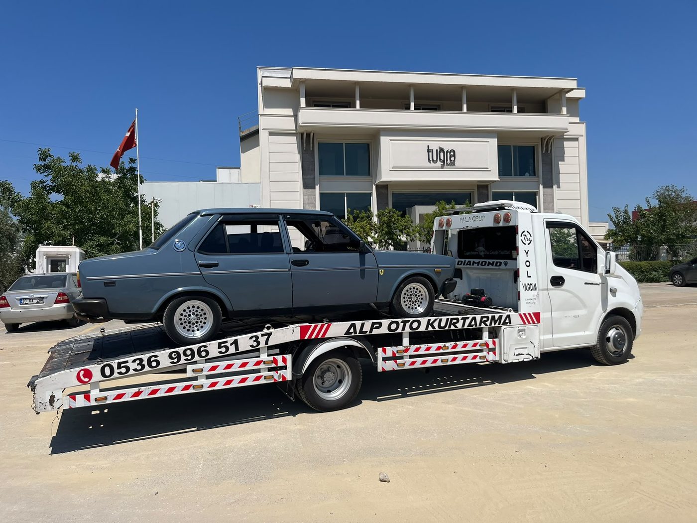 Kayar kasa çekici üzerinde araç